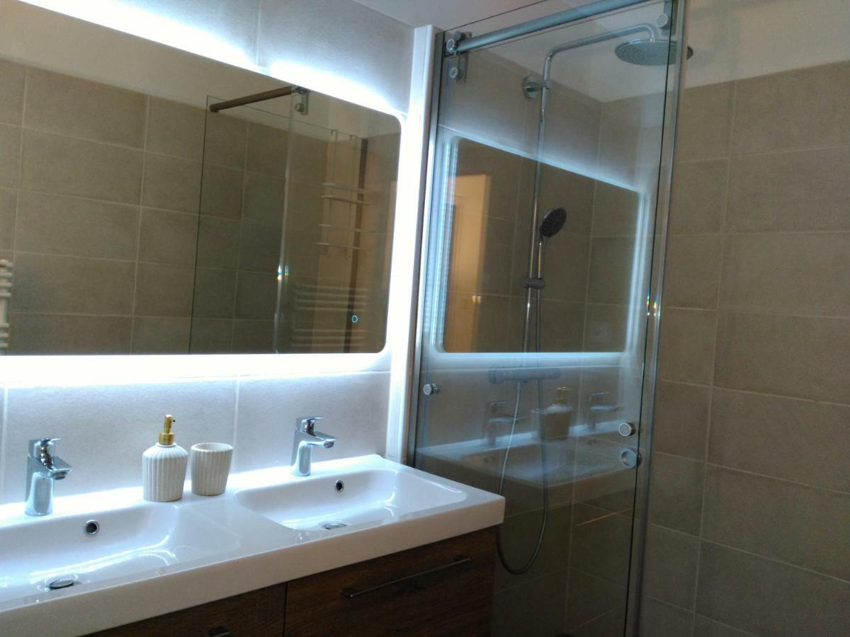 Bel Et Spacieux Appartement De 84 M² Avec Parking Tres Proche Du Metro Garibaldi Lyon Exterior photo